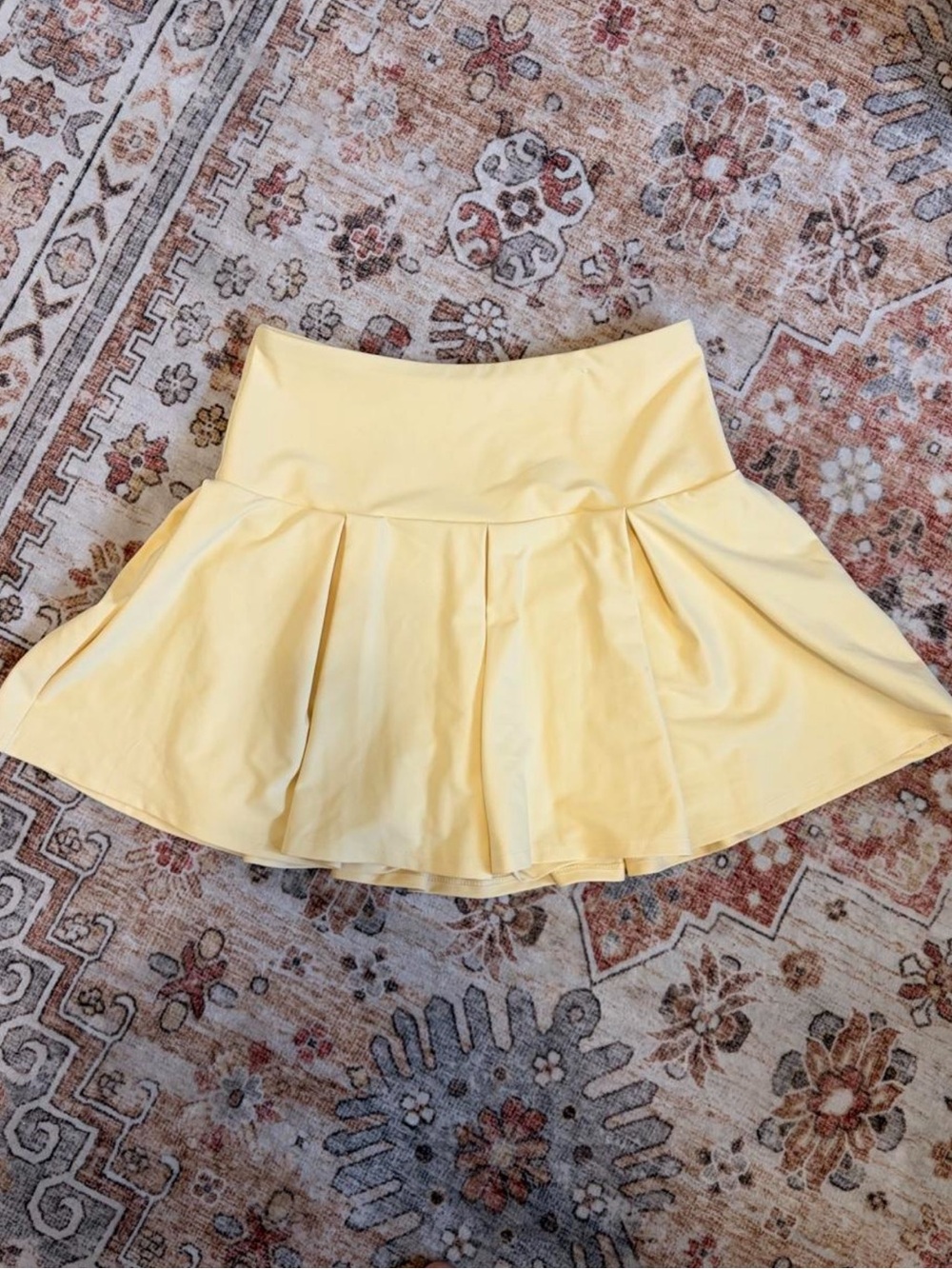 Old Navy Pale Yellow Circle Skater Mini Skirt
